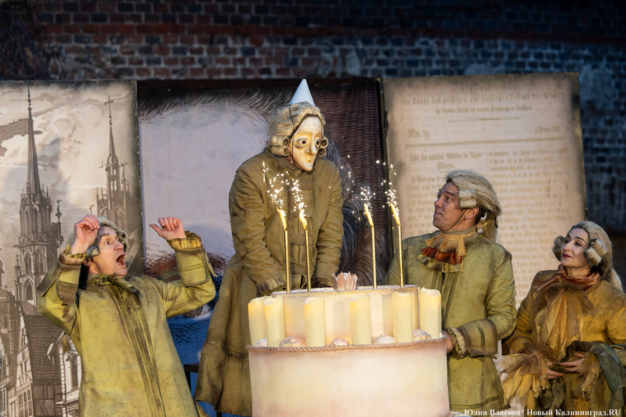 Не кантовать: в башне «Врангель» сыграли спектакль про Канта