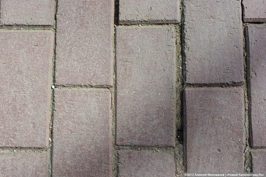 «Могила плитки»: набережная Верхнего озера после зимы