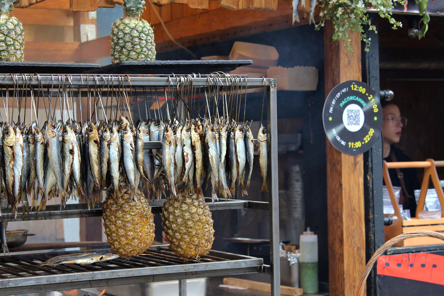 Ярмарка для метеоустойчивых: как прошло открытие гастрофестиваля на острове Канта (фото)