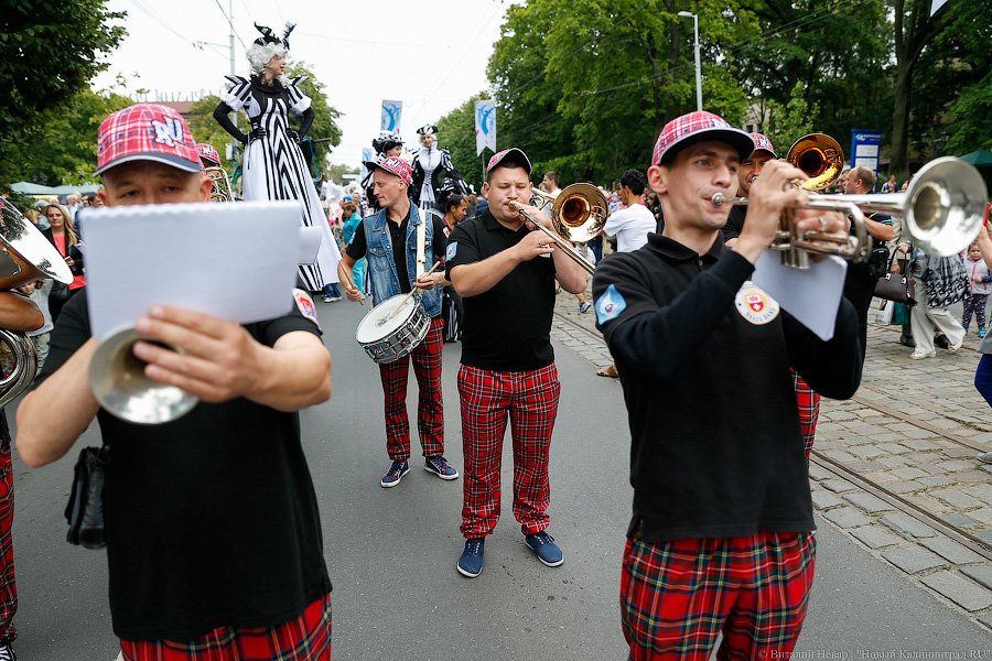 Все при параде: пешеходная зона Калининграда в День города (фото)