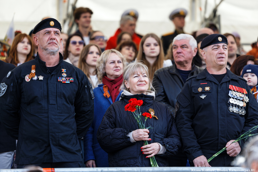 Под Знаменем Победы: в центре Калининграда прошел военный парад (фото)