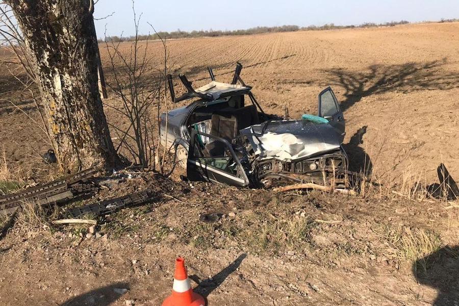 Под Черняховском в ДТП с пьяным водителем пострадали два юноши и девушка (фото)
