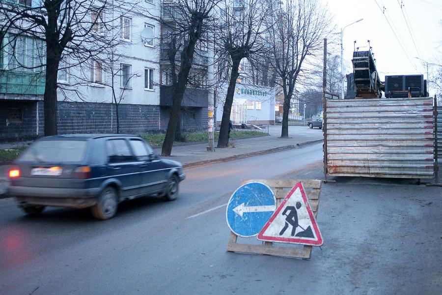 Ад переехал: вместо наполовину перекрытой ул. Дзержинского теперь «стоит» Аллея Смелых