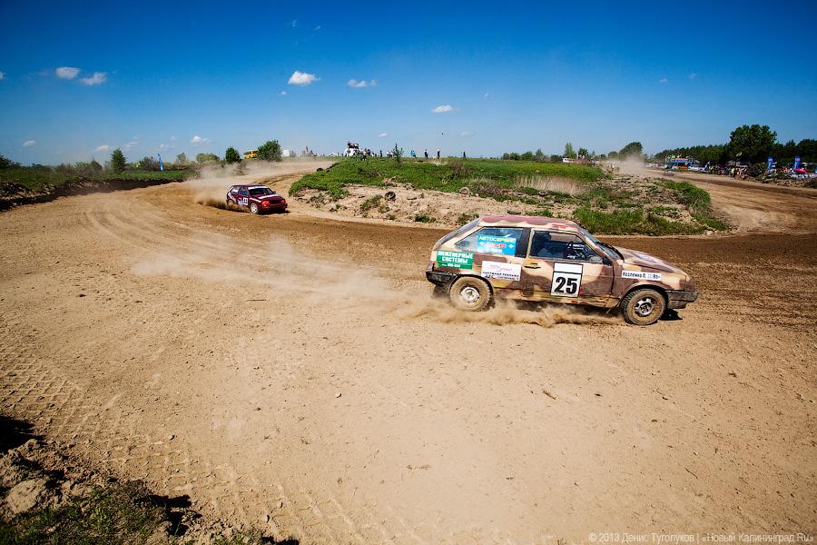 «С шумом и пылью»: фоторепортаж с соревнований по автокроссу