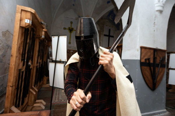 В замке Рагнит собираются экспонировать средневековое оружие и доспехи (фото)