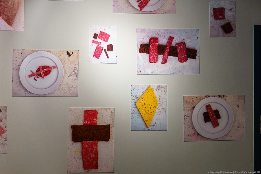 Хлеб, колбаса и «Синие носы»: в Калининграде открылся «Кухонный супрематизм» (фото)