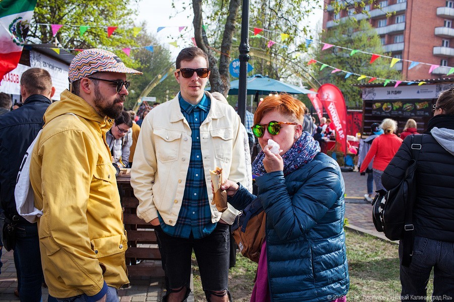 На ход руки: как проходит Fish Food Festival в Зеленоградске