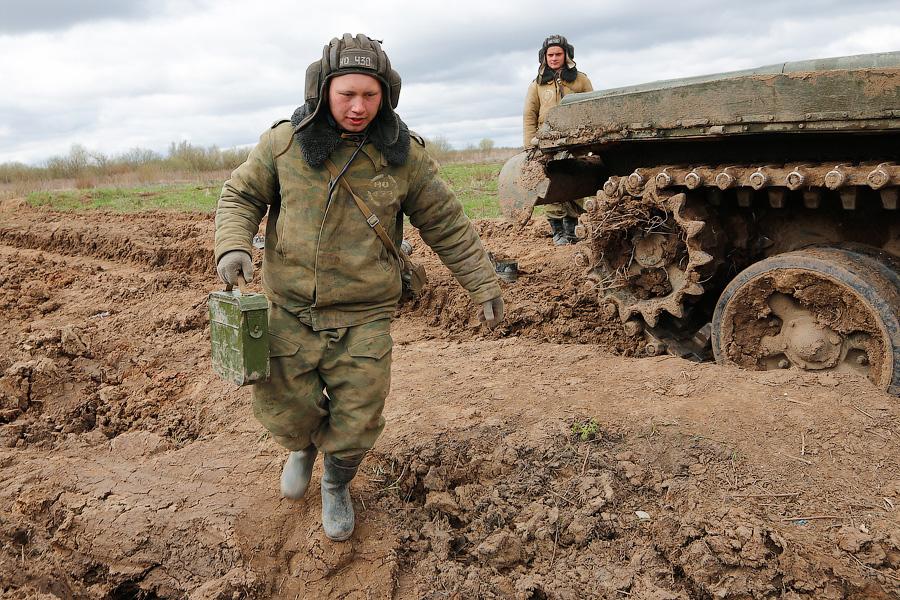 Быстрый и точный: в Калининградской области танкисты готовятся к биатлону