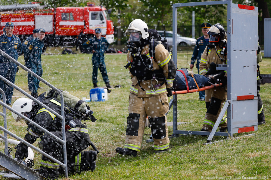 И огонь, и вода: как проходил финал областного конкурса МЧС в Калининграде (фото)