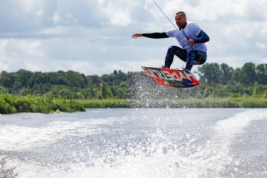 Фронтролл на Преголе: в Калининграде проходит первенство России по вейкбордингу (фото)