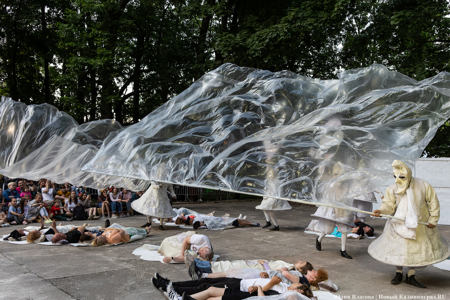 Не ложитесь на краю: как «Странствующие куклы господина Пэжо» убаюкали «Балтику» (фото)