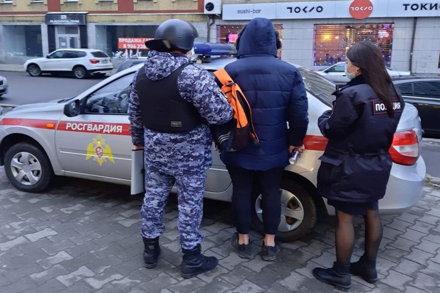 В Калининграде за кражу алкоголя задержали 17-летнего парня