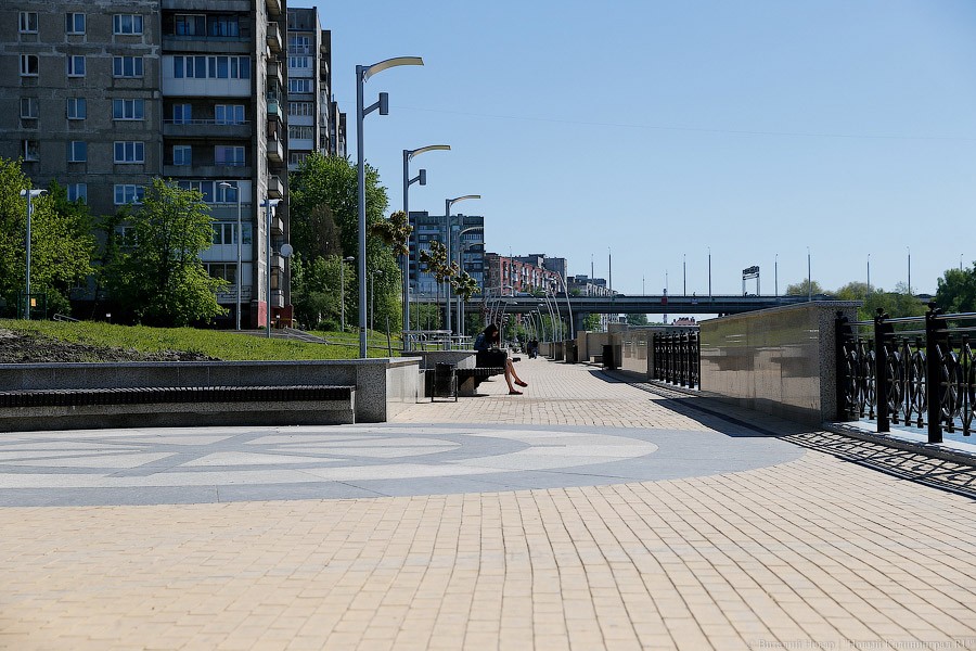 После потопа появились новые трещины на памятнике морякам-балтийцам (фото)