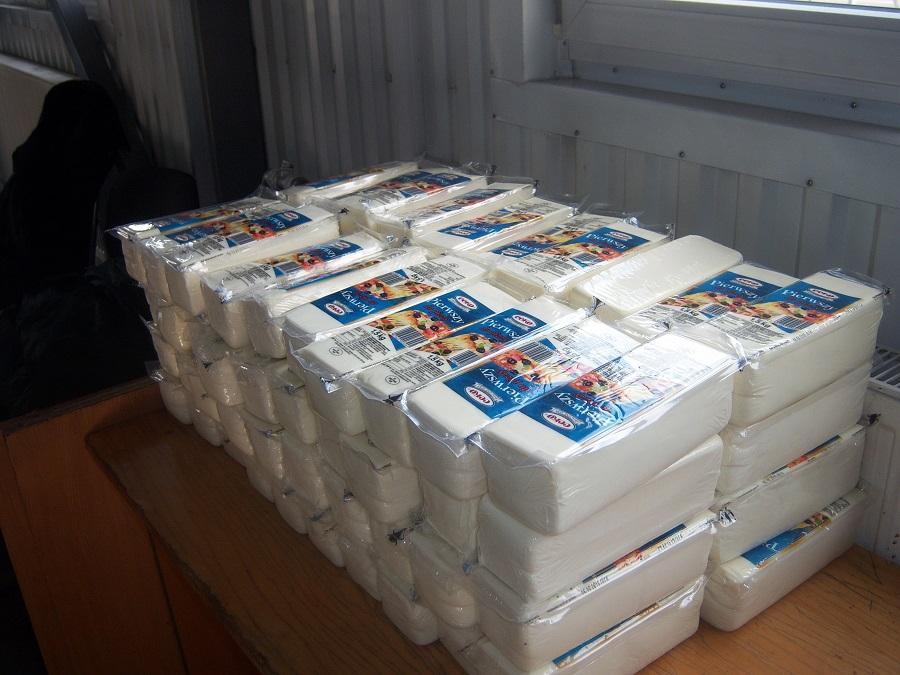 Калининградцы пытались ввезти в регион 2,3 т свинины и 210 кг сыра из Польши (фото)