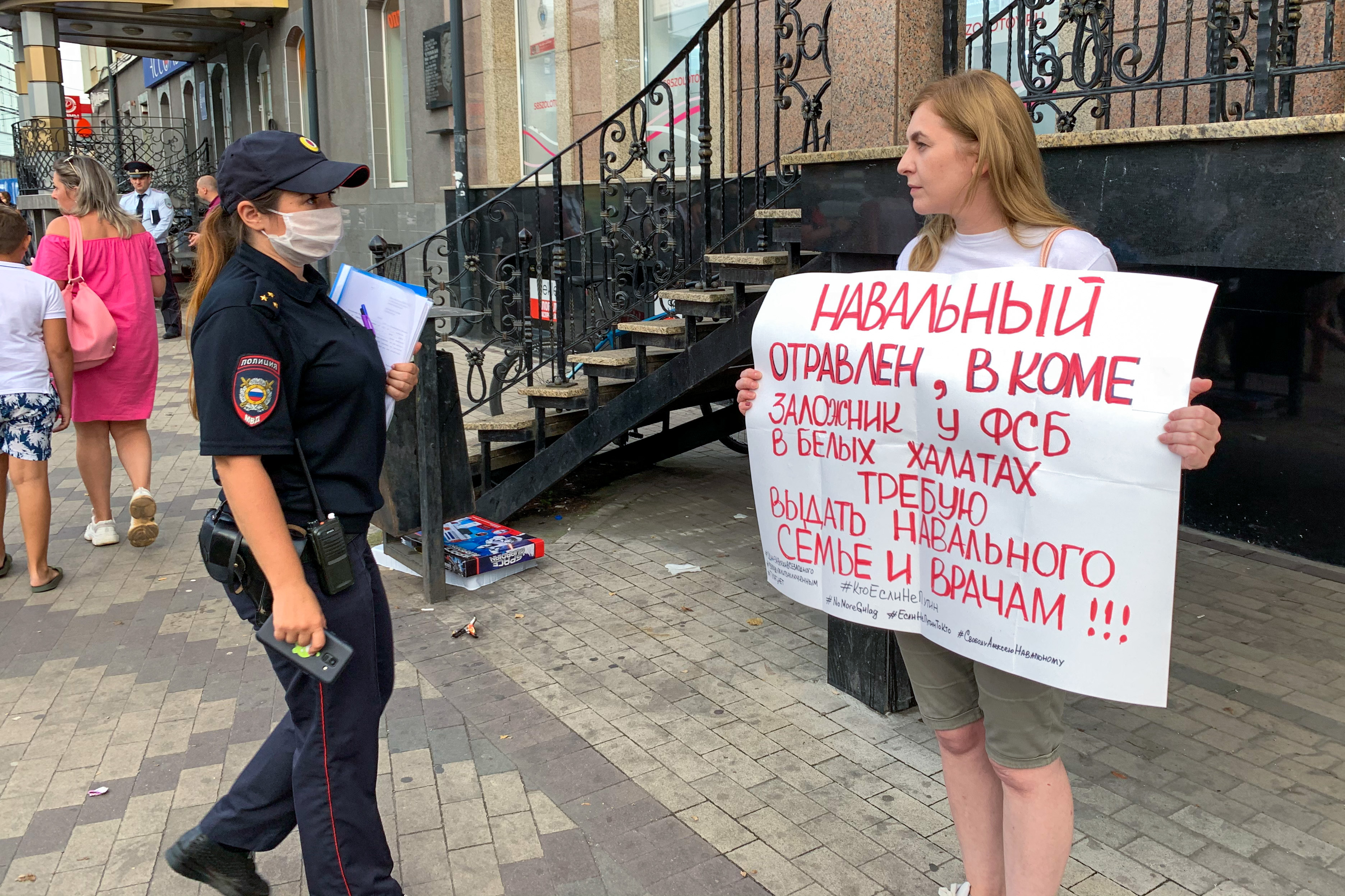 Запретите чай: в Калининграде прошли пикеты в поддержку Алексея Навального