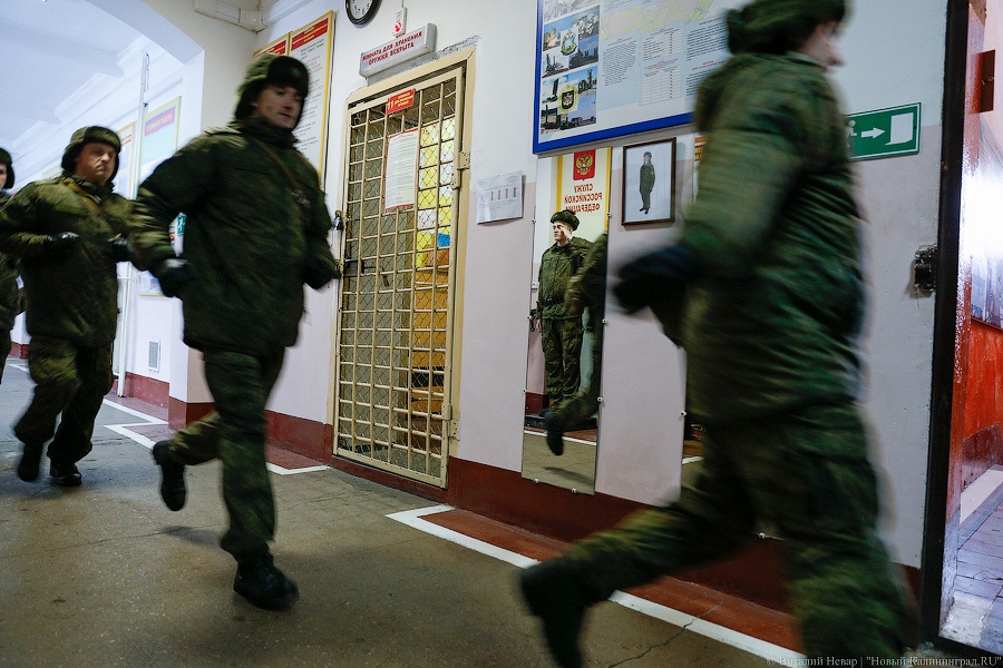 Калининградского контрактника, не являвшегося в часть 1,5 месяца, осудили условно