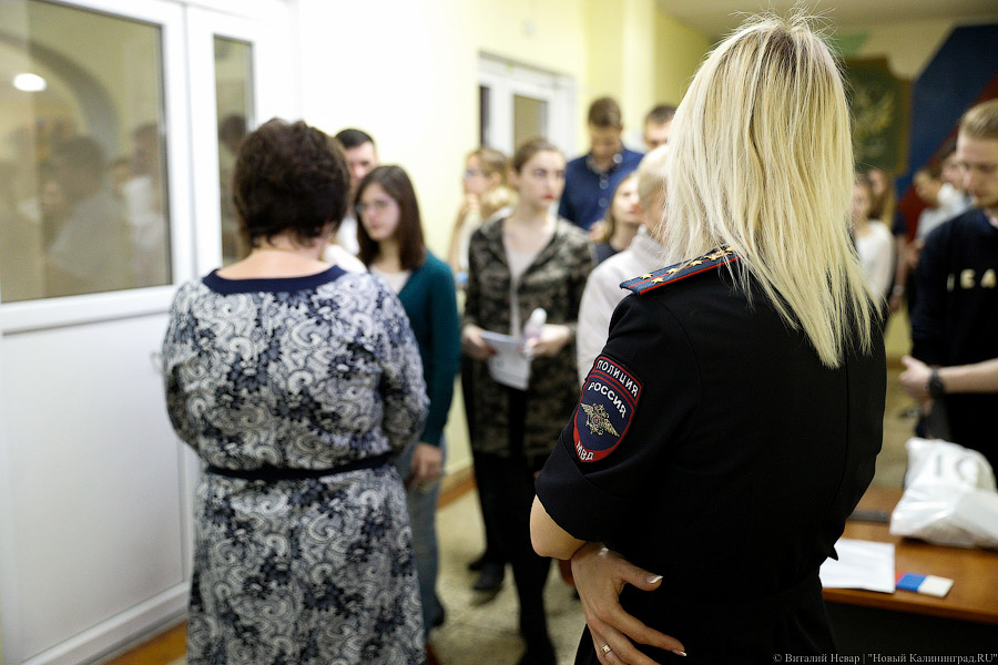 За точность отвечают: калининградские школьники сдают ЕГЭ по математике