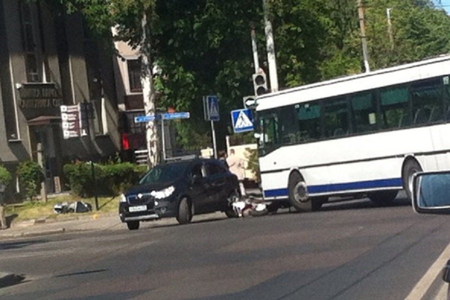 На перекрестке проспекта Мира и ул. Кутузова автобус столкнулся с мотоциклом (фото)