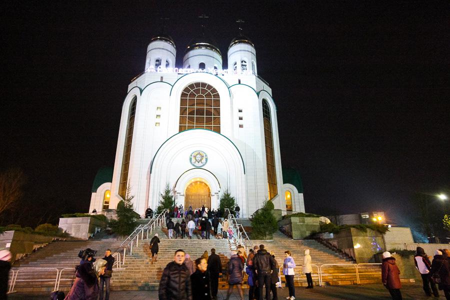 Рождество Христово: богослужение в Храме Христа Спасителя (фото)