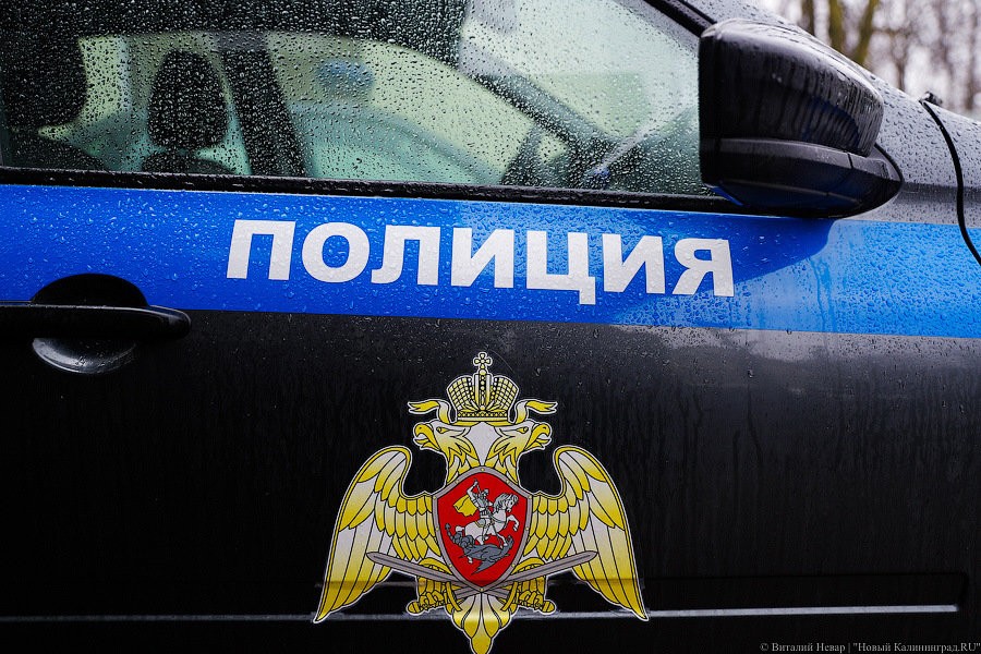 В Полесске подростки украли из машины пенсионера 7 ящиков алкоголя