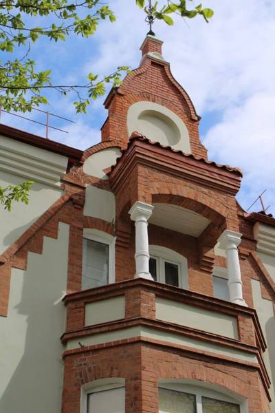 При капремонте домов на ул. Зоологической восстанавливают исторические заборы (фото)