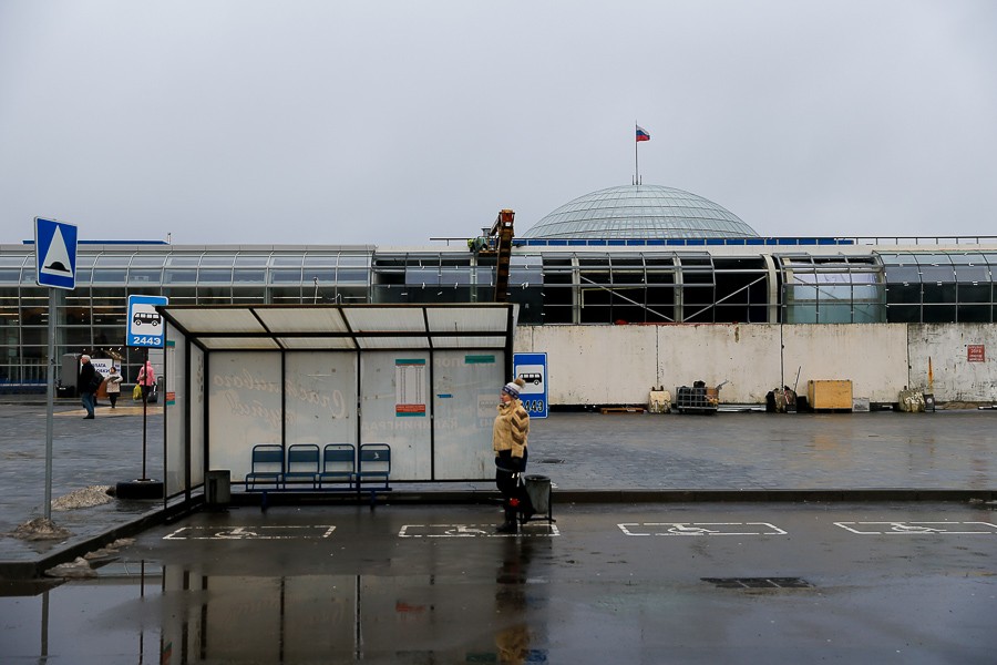 «Очереди кругом»: в «Храброво» сотни пассажиров не могут улететь из-за тумана