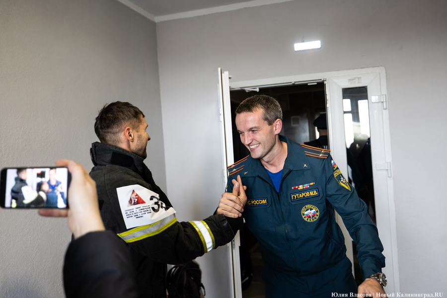 За три минуты на 25-й этаж: у пожарных прошли соревнование по скоростному подъёму (фото)