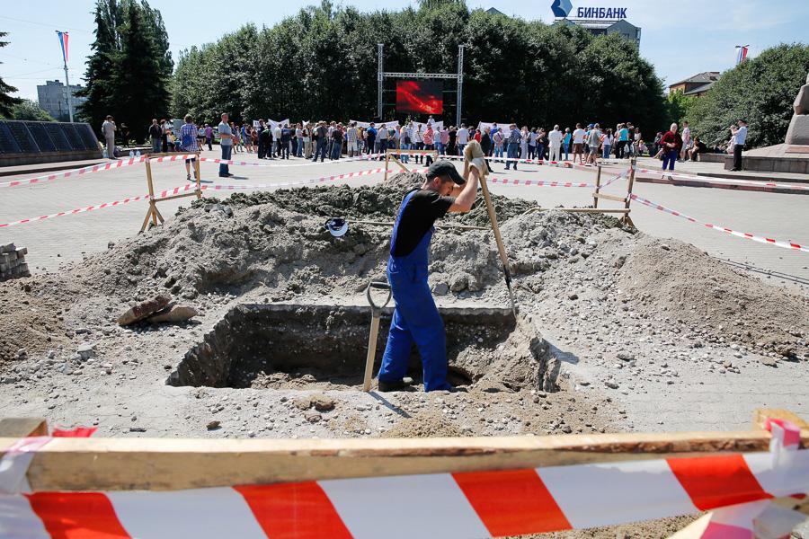 Между ямой и Китаем: как «янтарщики» на площади Василевского митинговали