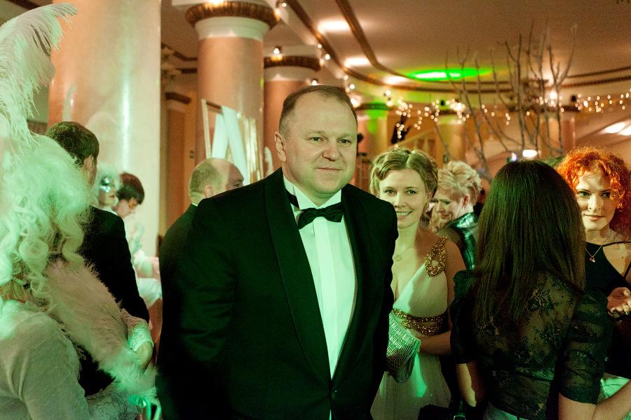 "Под звуки вальса": фоторепортаж с благотворительного бала "Янтарная корона"