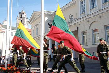 Литва отмечает 16-летие вывода российских войск