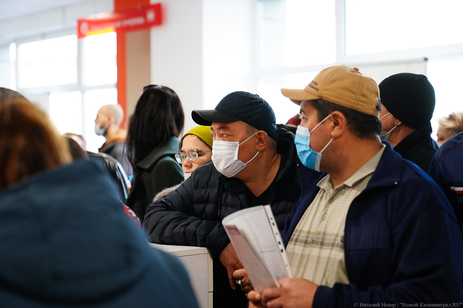 Вне зоны ковид-фри: что происходит в МФЦ на площади Победы после новых ограничений