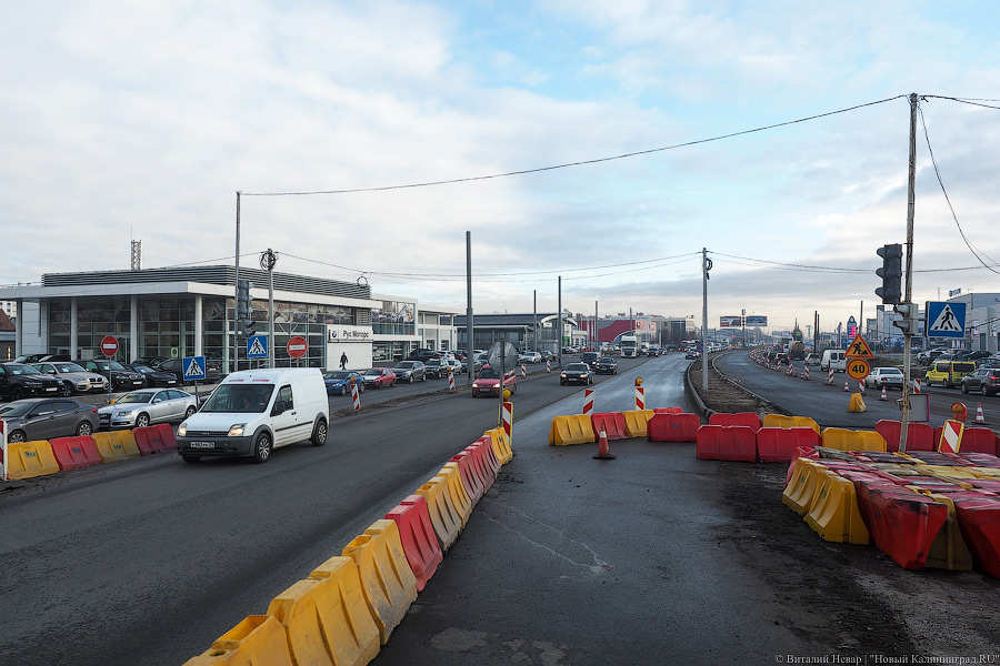 Наполовину открыто: путепровод на Московском начал пропускать автотраснпорт