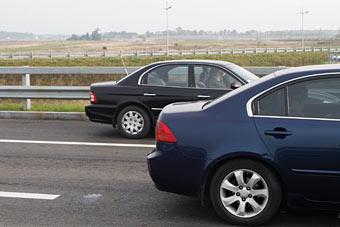 Единороссы предлагают поднять штрафы за превышение скорости и телефонные разговоры за рулем