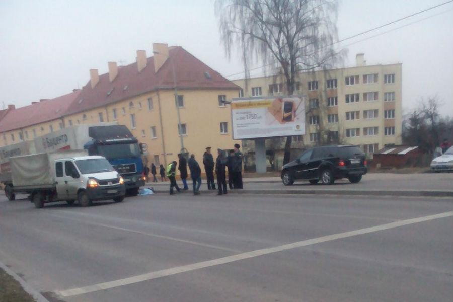 Женщина на ул. Гагарина погибла под колесами фуры с логотипами «Бауцентра» (фото)