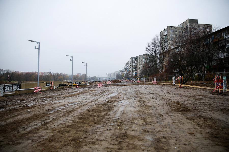 В грязь: Цуканов и Ярошук проверили Памятник балтийцам и набережную Трибуца