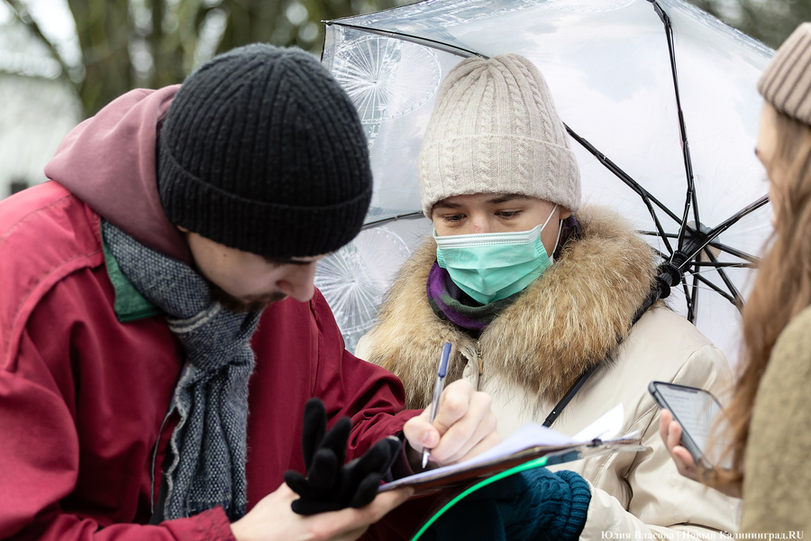 Черный ящик: в Калининграде провели сбор подписей против закона об абортах (фото)