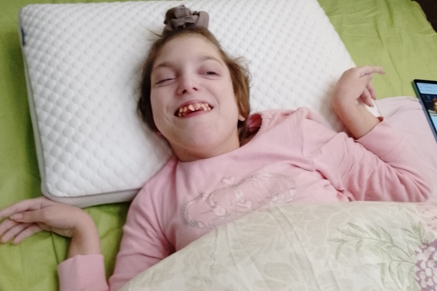Калининградцев просят помочь девочке-инвалиду