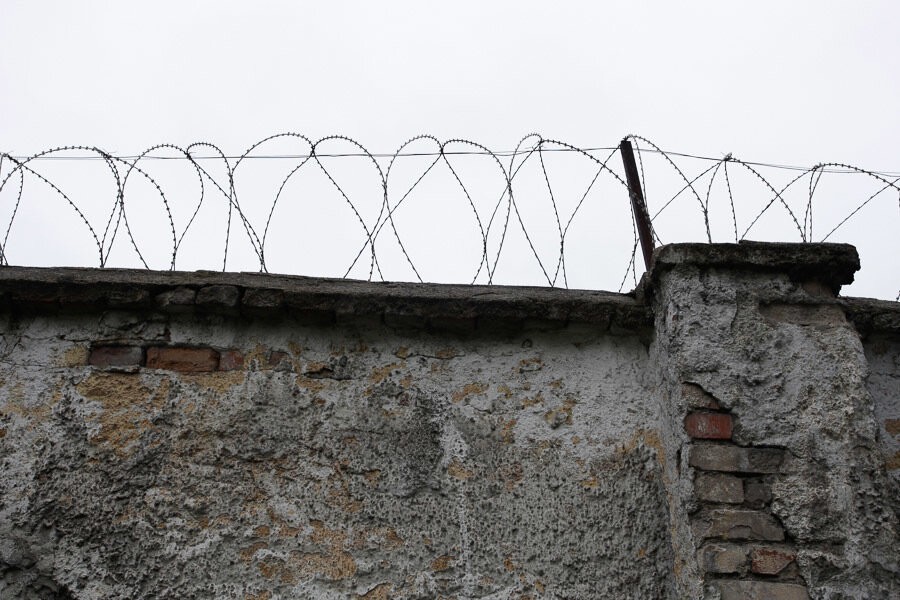 В калининградском СИЗО нашли заключенного с порезанными венами. Мужчина скончался