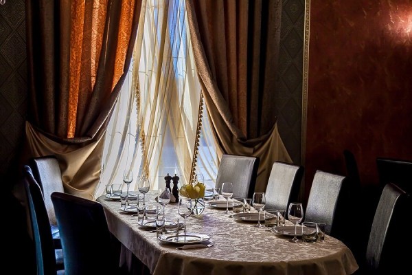Ресторанно-гостиничный комплекс «La Belle» ждет гостей на предновогодние банкеты