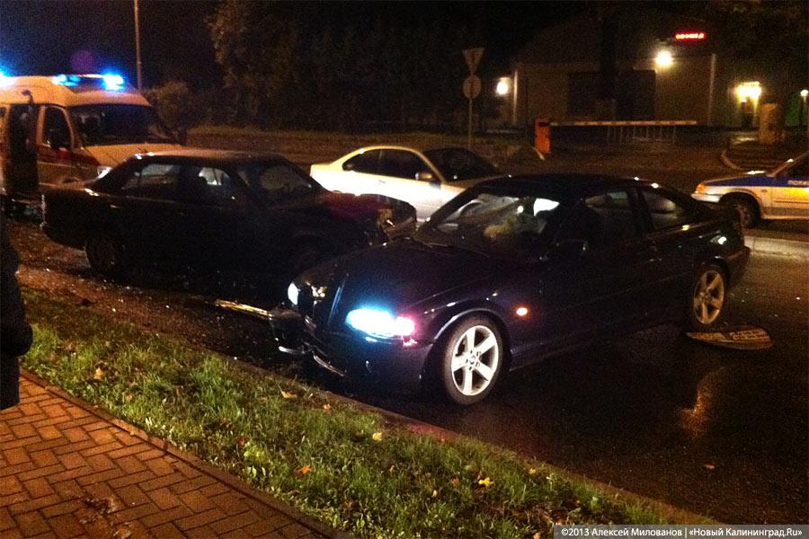 На Гагарина пьяный водитель протаранил BMW и сбил стоявшую рядом девушку (фото)