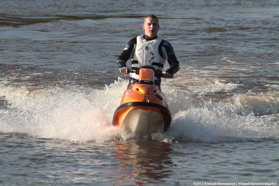 «Конец в воду»: фоторепортаж с закрытия аквабайк-сезона на Преголе