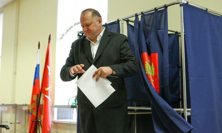 Бывший губернатор Калининградской области проголосовал в Петербурге
