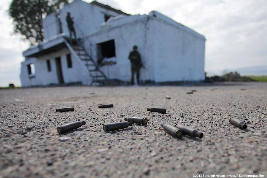 Полвека с морпехами: праздничные показательные выступления призывников 