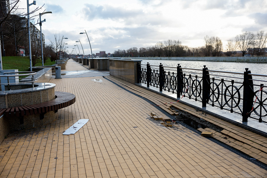 Трибуца и пустоты: что происходит с многострадальной набережной (фото)