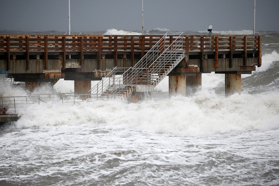 У моря погода: как Зеленоградское побережье переживает шторм