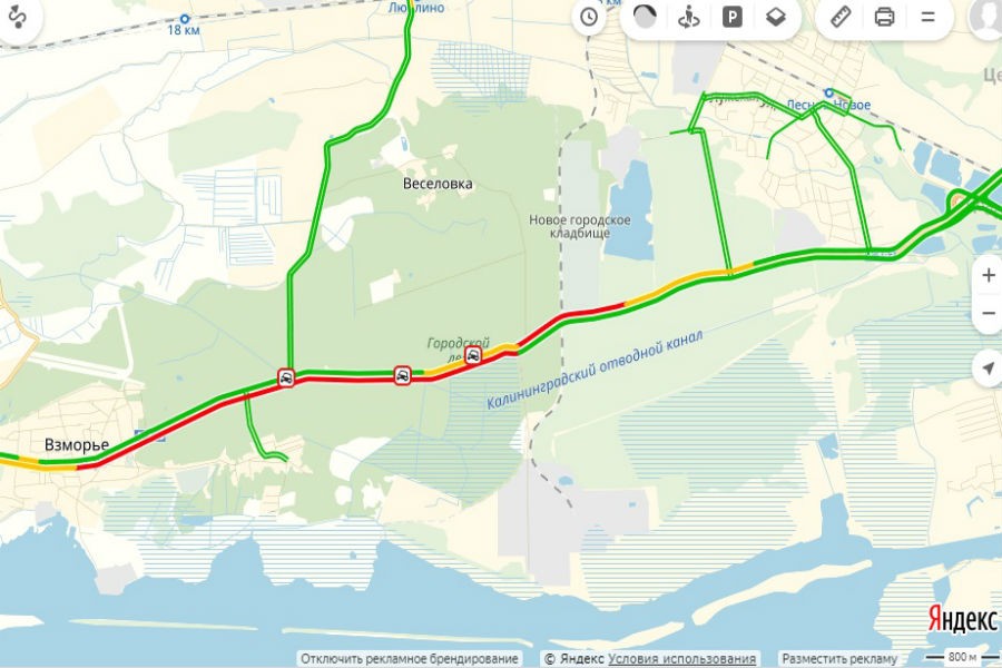 На Балтийской трассе возникла 5-километровая пробка из-за трех ДТП
