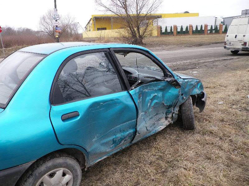 На Камской произошло двойное ДТП: от удара «Мазду» выбросило на «встречку» (+фото)