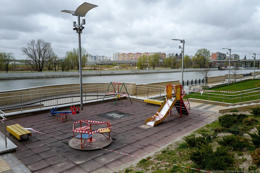 «Дети болеют и дети заражают»: как выглядит борьба с COVID-19 на детских площадках