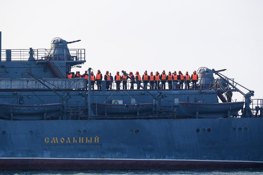 Оркестр и поросенок: в Балтийск из дальнего похода вернулись курсанты БВМИ