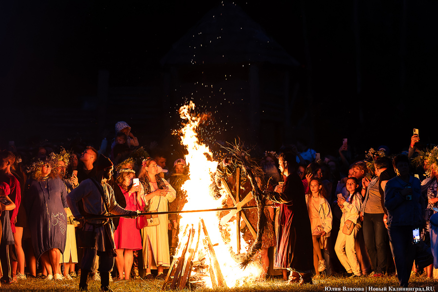 В свете пламени костра: как в Ушкуе отмечали праздник Ивана Купалы (фото)